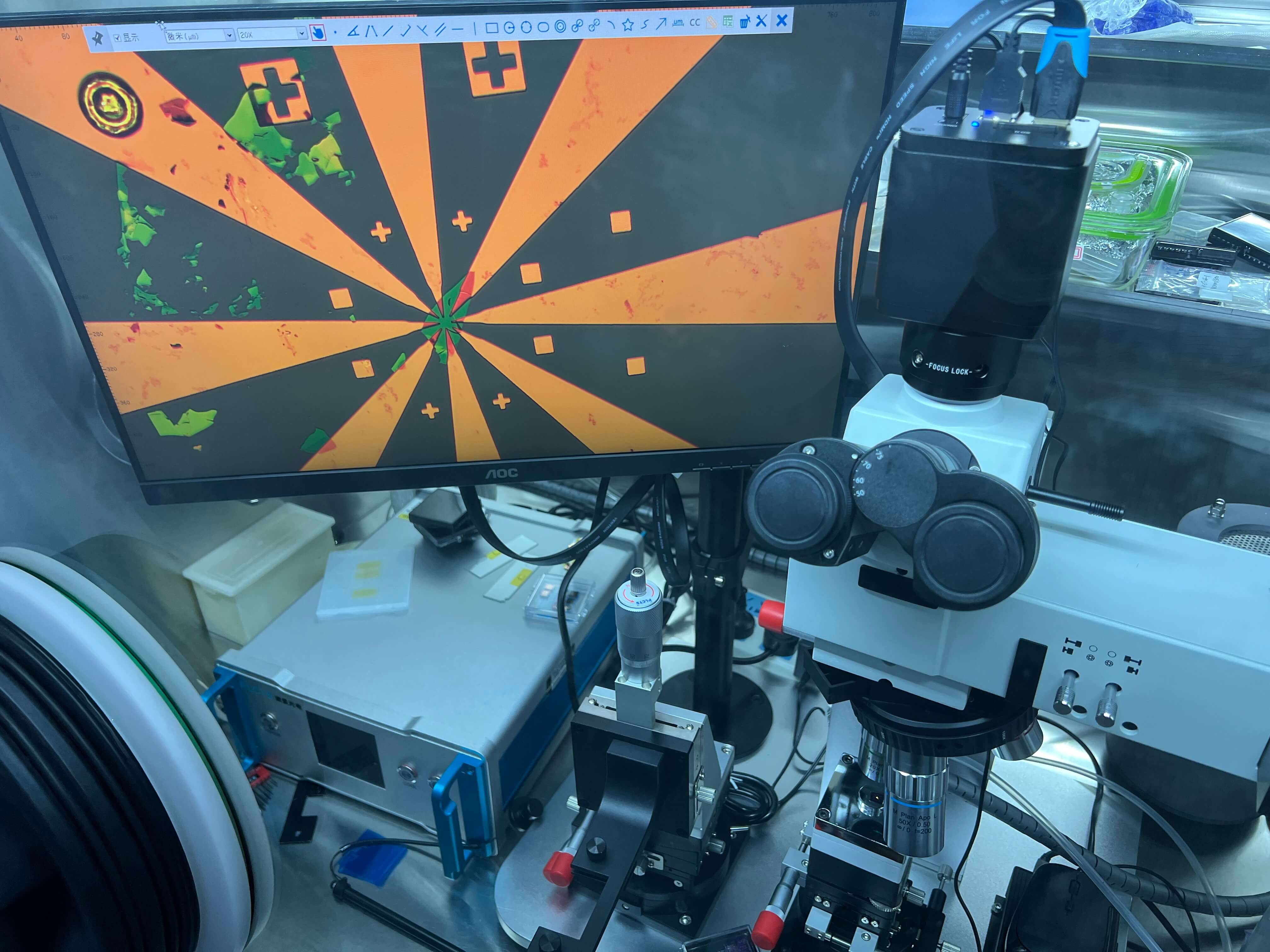 华东某高校 LMT-H型高分辨二维材料转移平台（手套箱环境）顺利安装交付