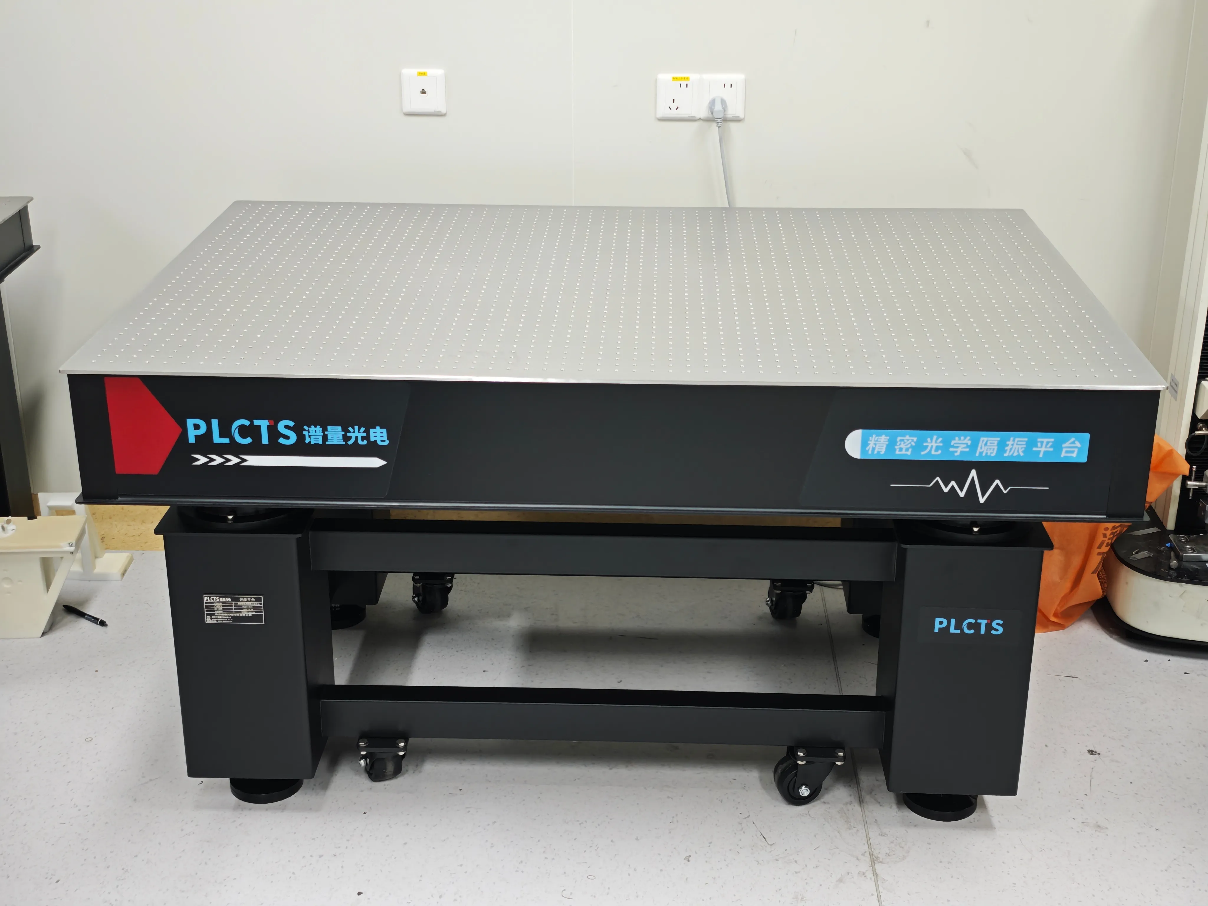 东南大学阻尼隔振光学平台成功交付